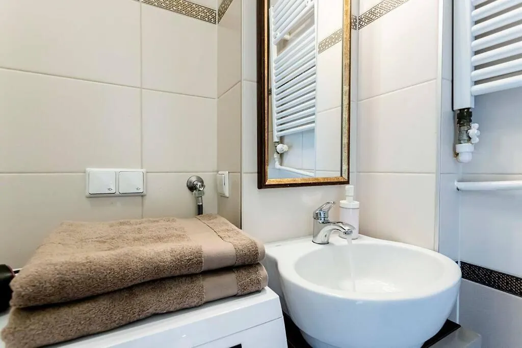 Apartment Krucza 17, Centrum Warsaw