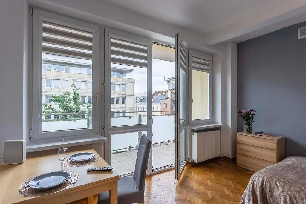 Krucza 17, Centrum Warsaw Apartment